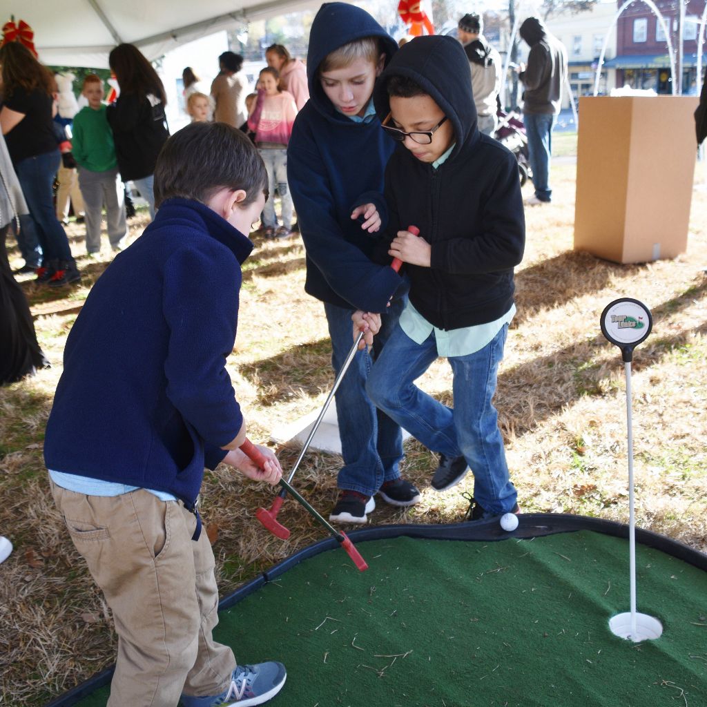 tree lighting 11-2019 034 (1024x1024).jpg